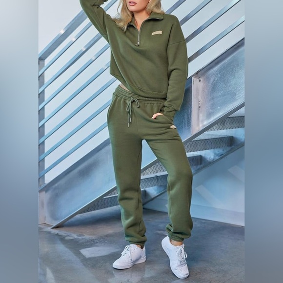 Lounge set. Very contemporary & comfy 💕; will be a fall regular. Size Large. - Picture 4 of 6